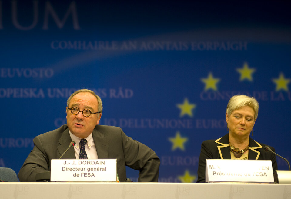 El Director General de la ESA Jean-Jacques Dordain durante su intervención en Brussels