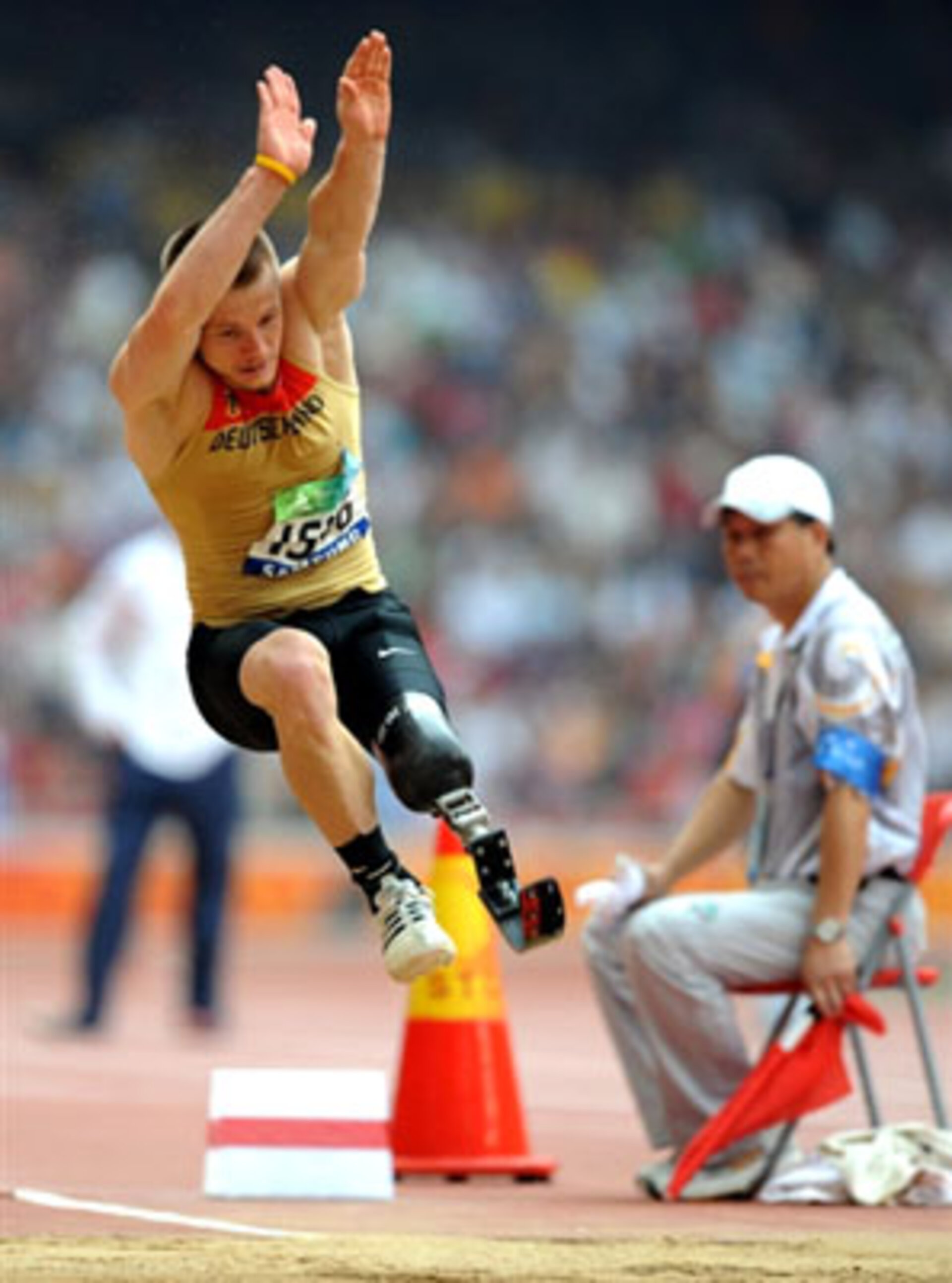 Wojtek Czyz remporte l'épreuve de saut en longueur aux Jeux paralympiques de 2008