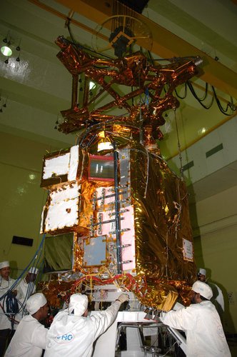 Chandrayaan-1 is prepared for the thermo-vacuum tests