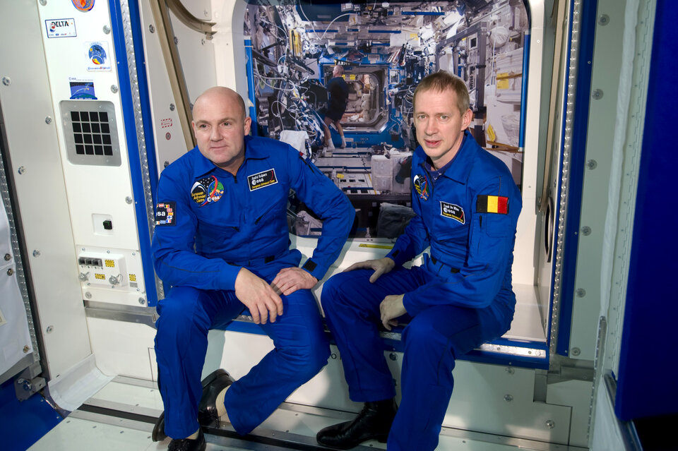 Frank De Winne (rechts) met zijn Nederlandse collega André Kuipers