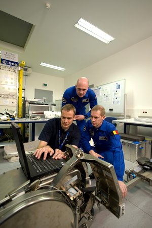 Frank De Winne and Andre Kuipers receive instruction in use of the Flywheel Exercise Device