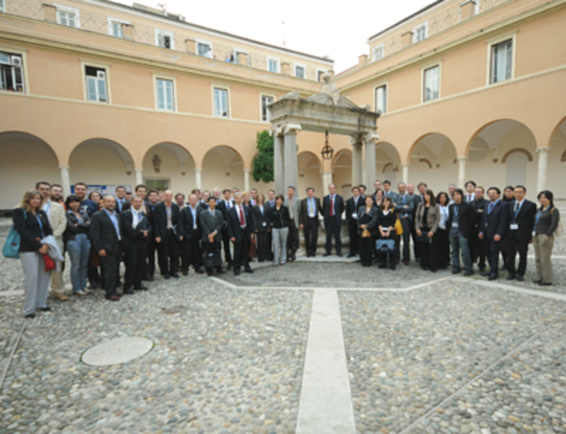 Particpants of SECESA 2008 in the courtyard at La Sapienza University