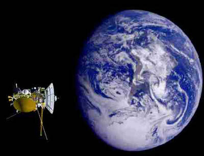 La sonda ESA/NASA Cassini-Huygens pasó junto a la Tierra en 1999, frenándose de forma inexplicable