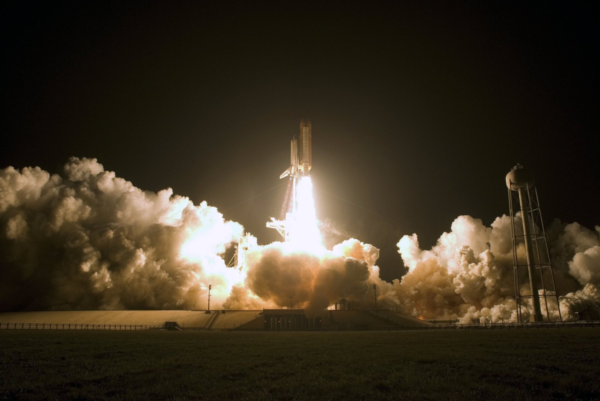 Launch of Space Shuttle Endeavour at 01:55 CET on 15 November 2008