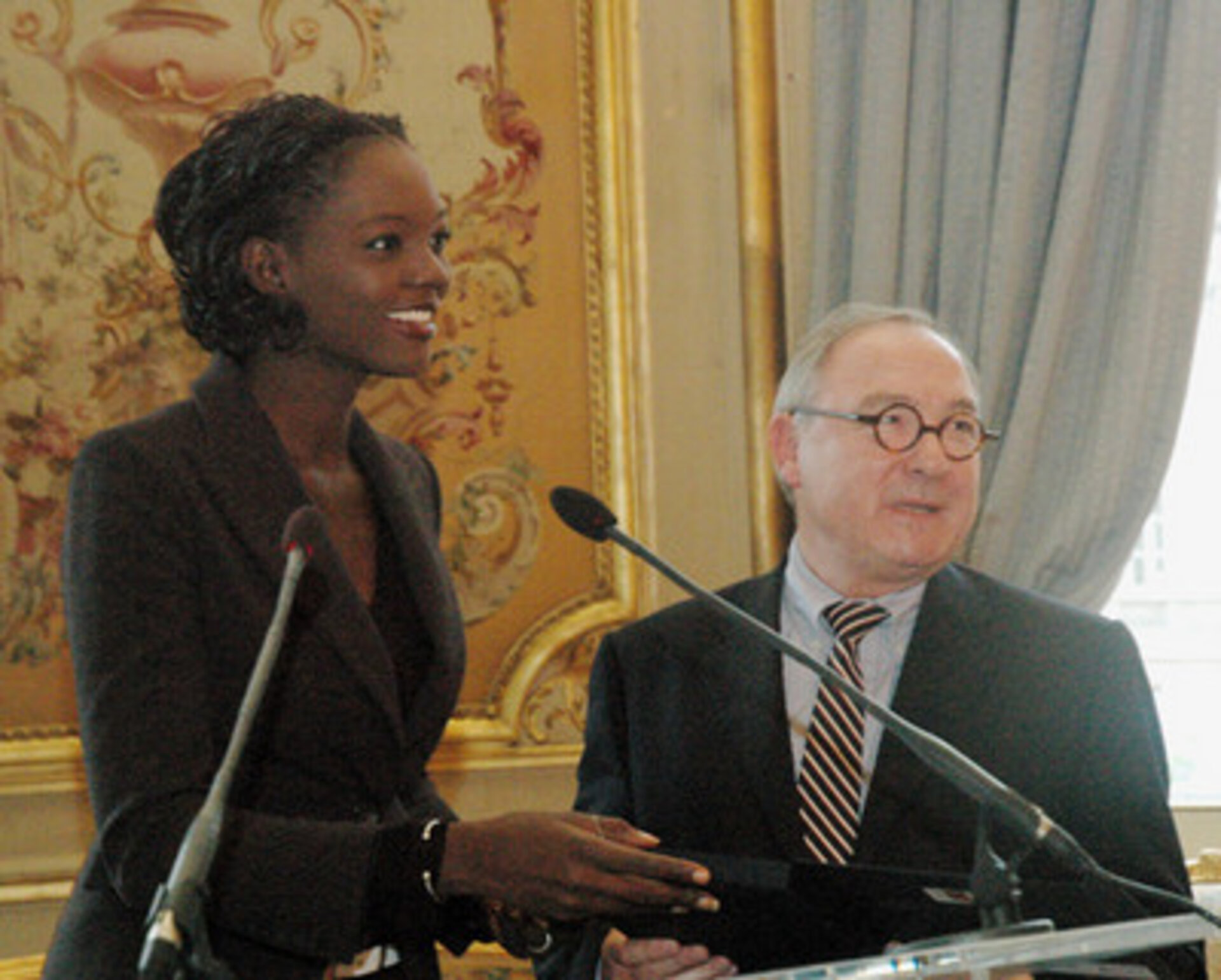 Rama Yade hands over a copy of the Declaration to ESA DG Jean-Jacques Dordain