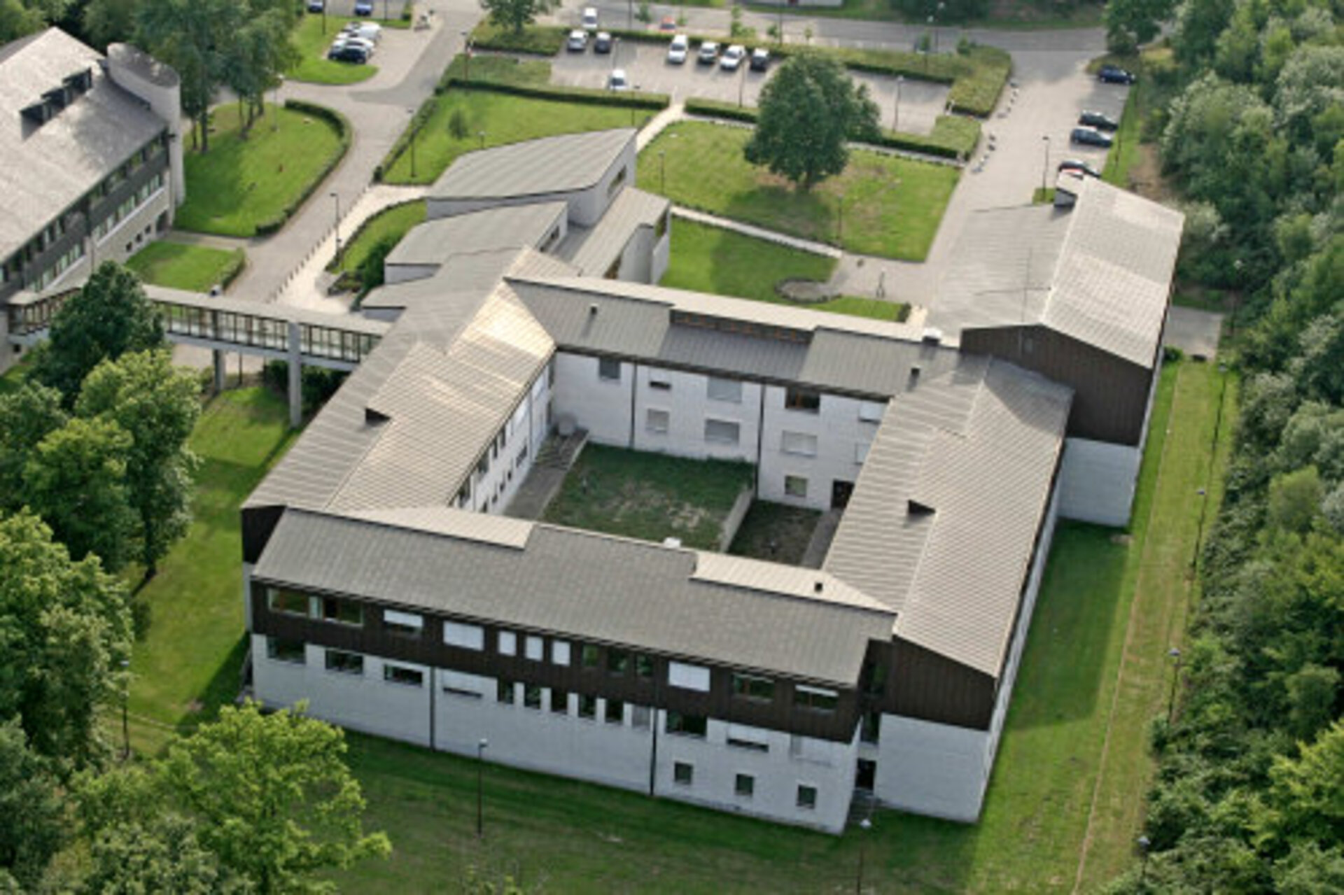 Vue aérienne de l’Institut de Mathématique (B37) de l’Université de Liège.