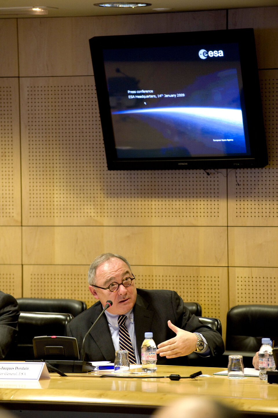 El Director General de la ESA durante la sesión informativa anual el 14 de Enero de 2009