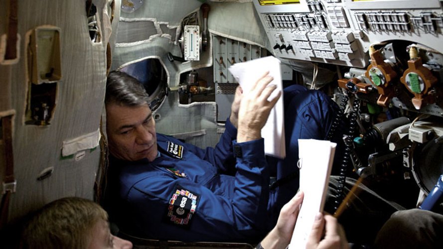 Paolo Nespoli trains in the Soyuz simulator at Star City