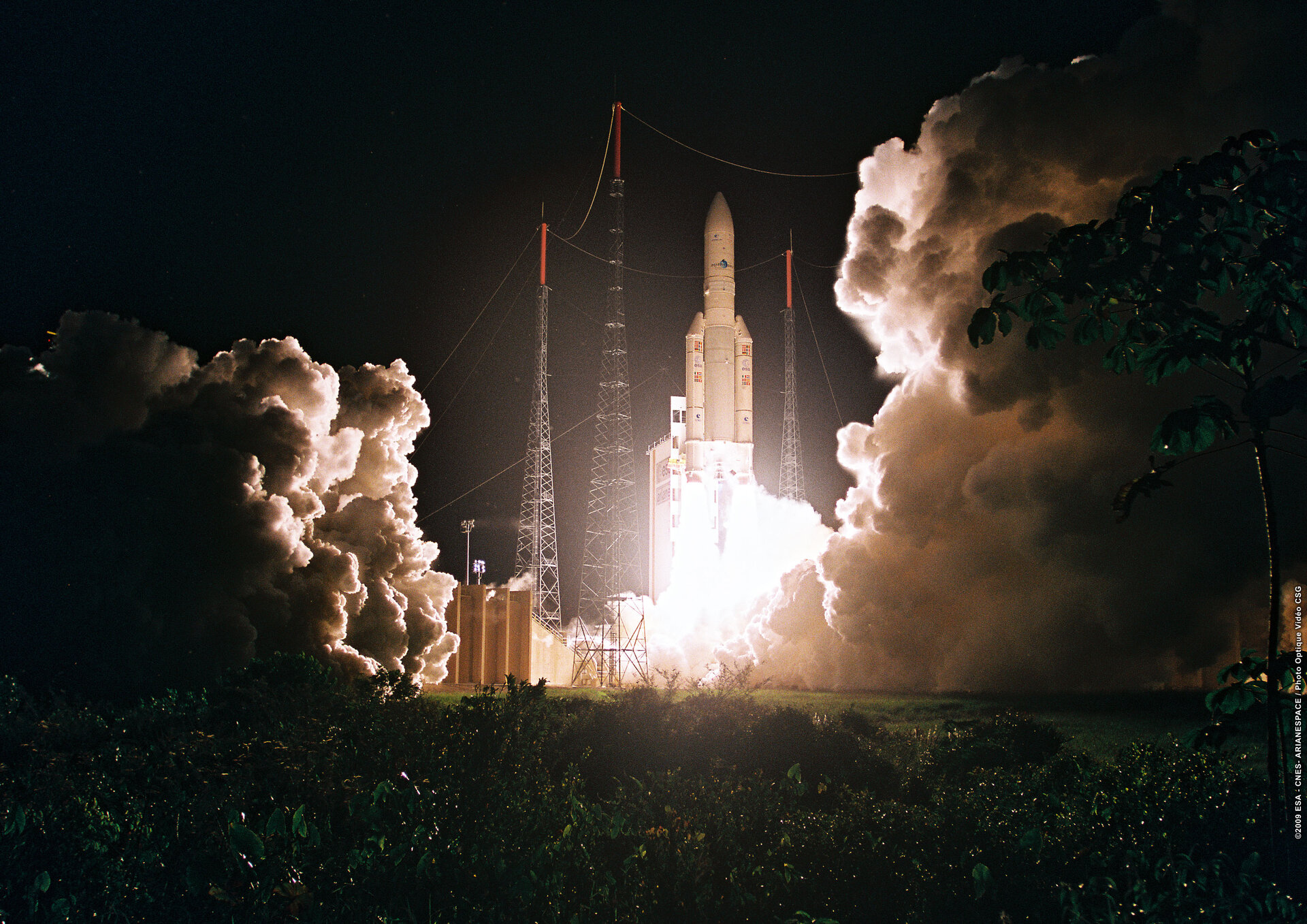 Ariane 5 ECA V187 lifts off