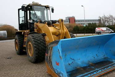 Caterpillar front wheel loader equipped with EstrellaSat technology