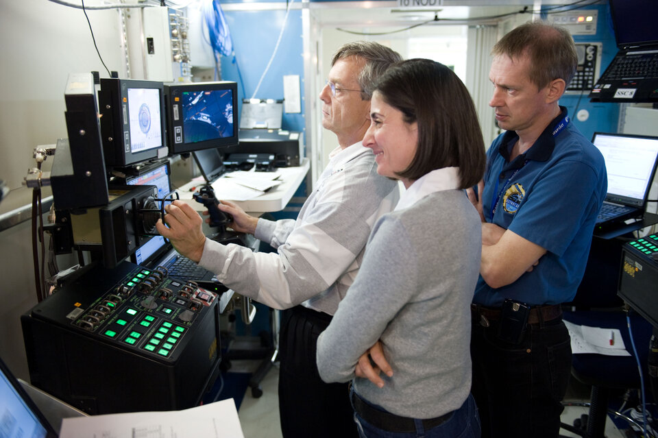 Expedition 20 and 21 crewmembers during training at NASA's Johnson Space Center