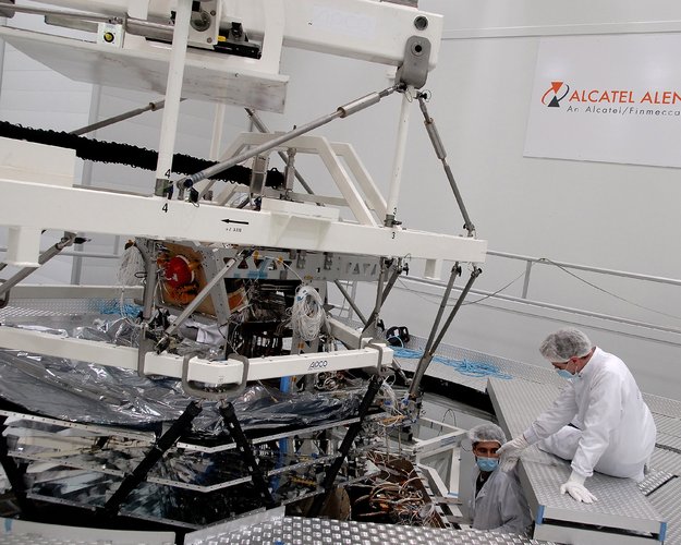 Mating of Planck’s service and payload modules