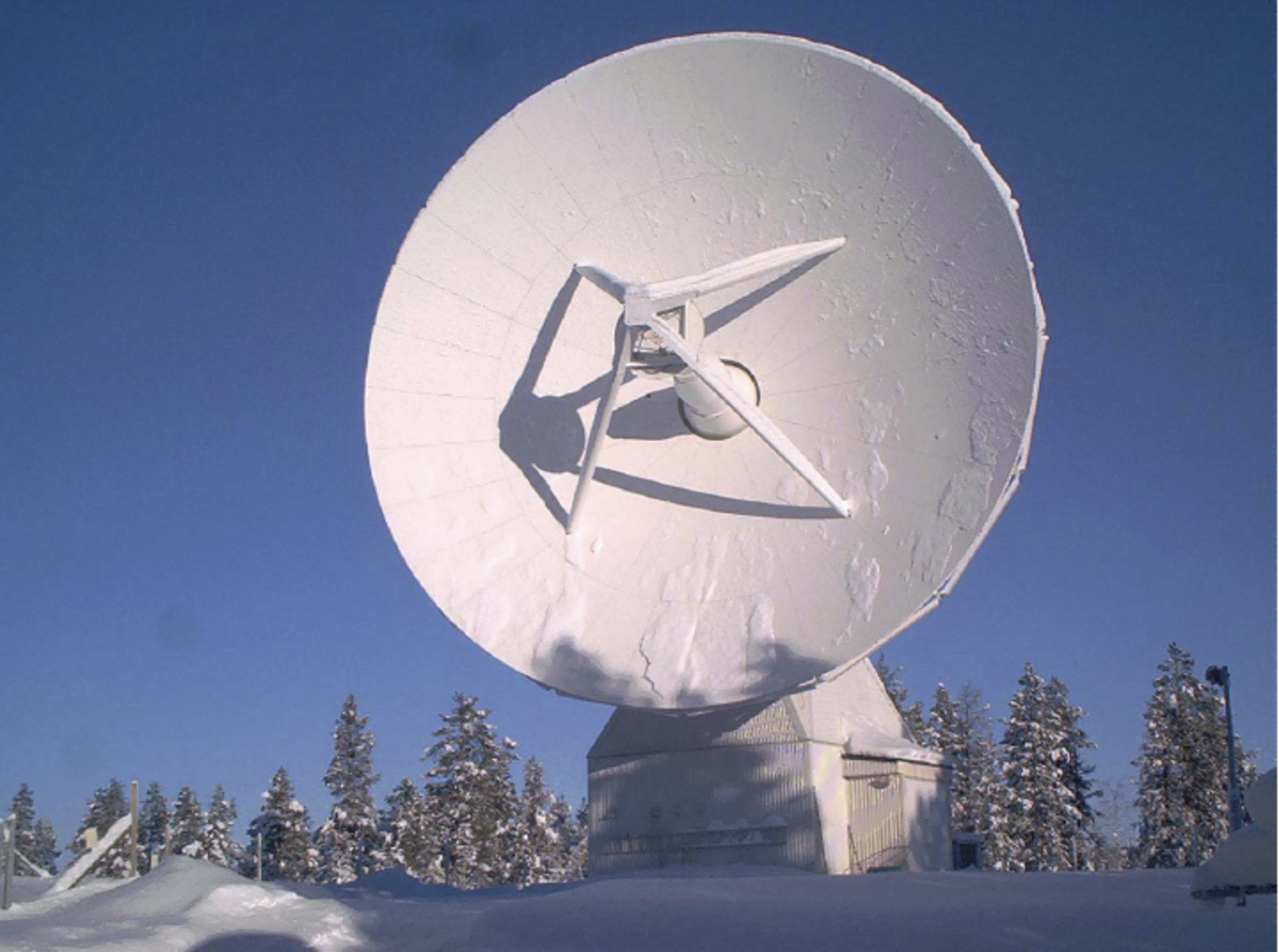 ESTRACK Kiruna station: acquiring telemetry from GOCE