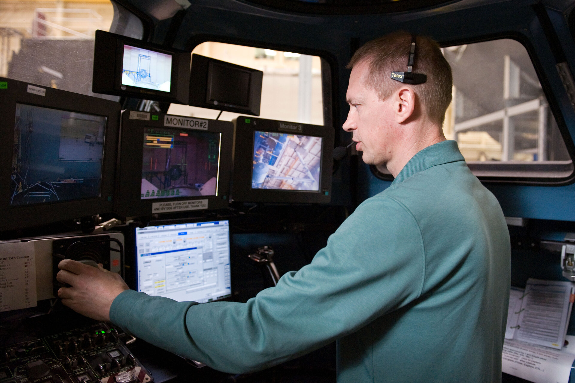 Frank De Winne trains inside the Cupola module mock-up