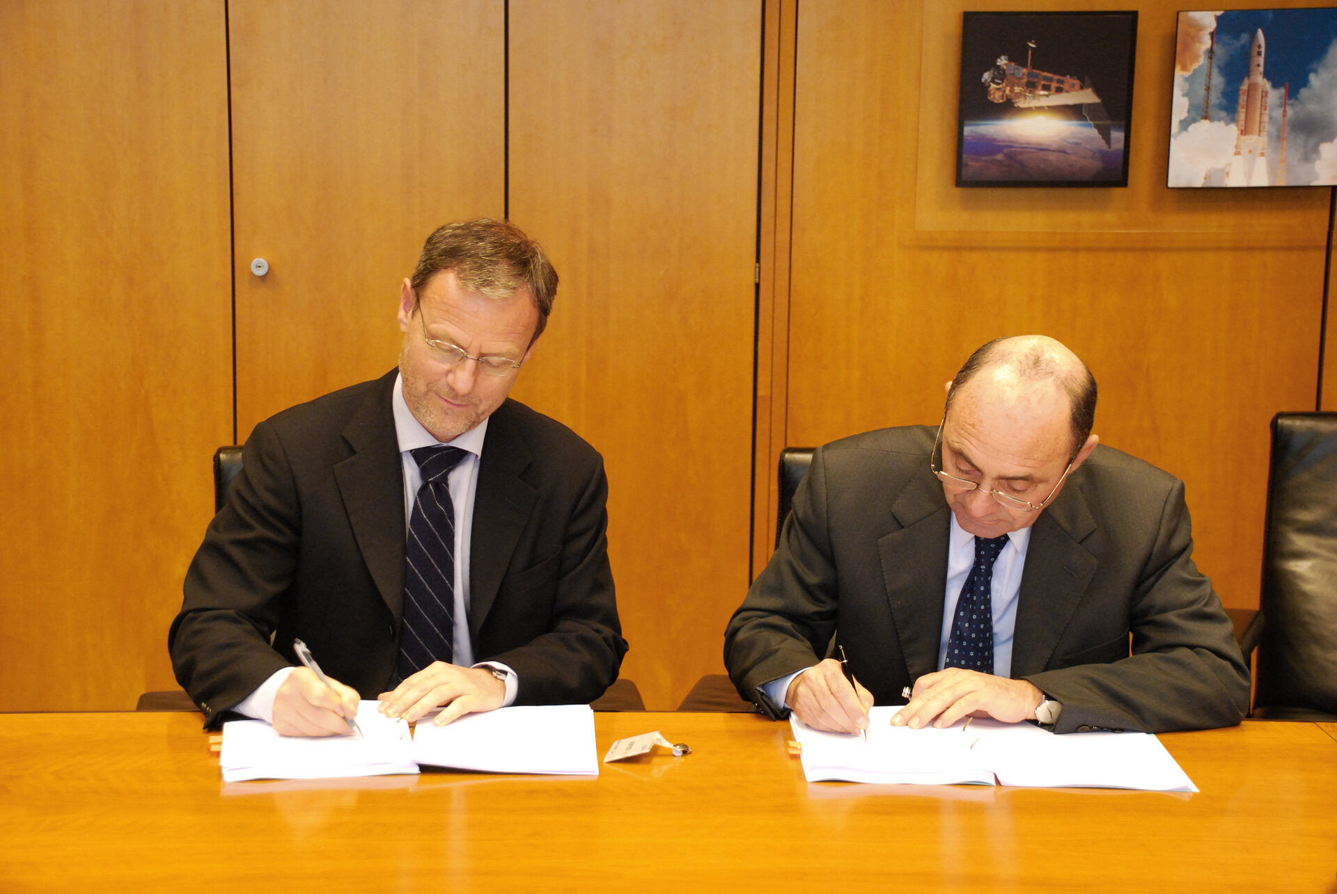 Volker Liebig, Director of ESA’s Earth Observation and Head of ESRIN, and Enrico D'Agostino, President of BIC Lazio