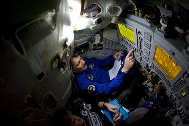 Paolo Nespoli trains in the Soyuz simulator at Star City