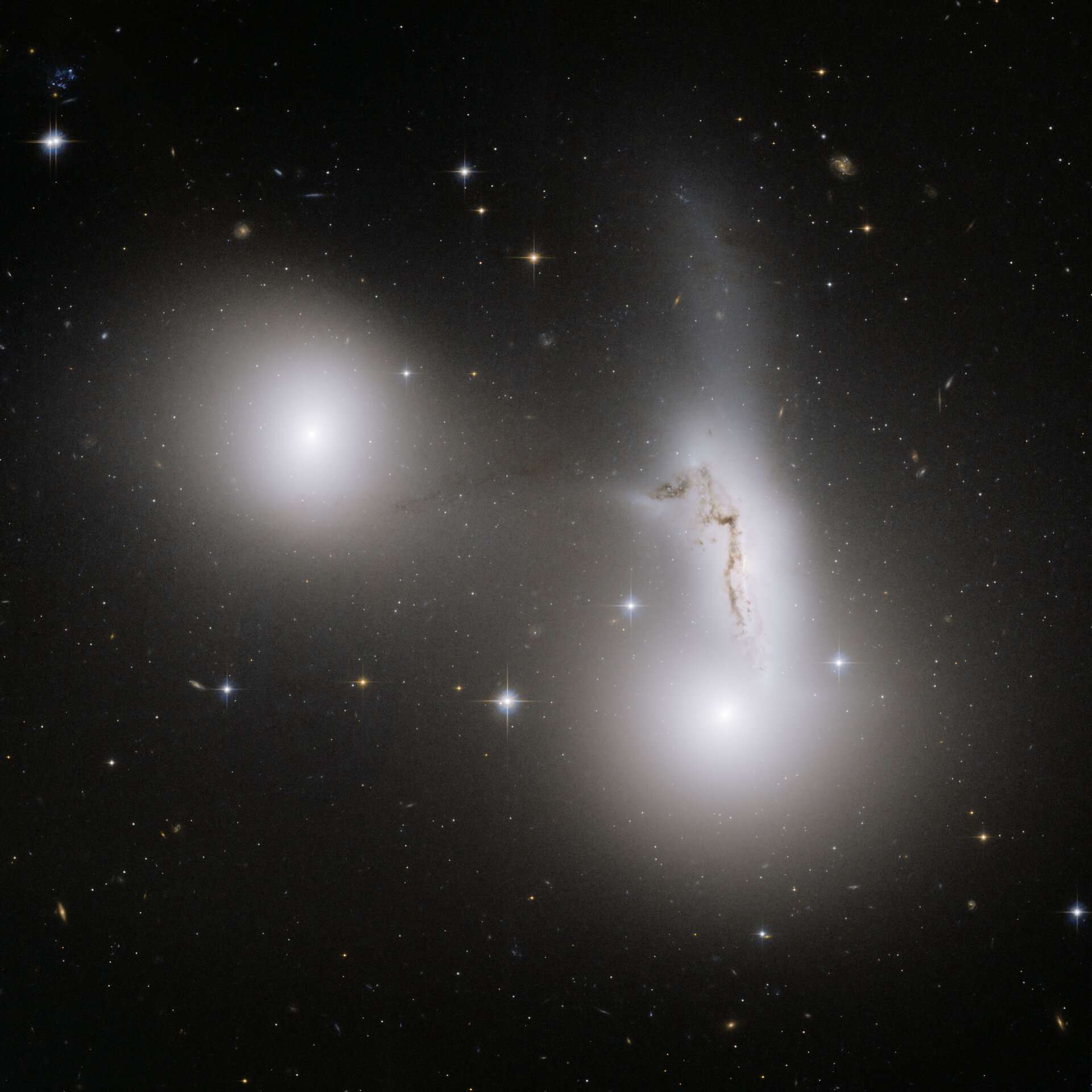 Trio of galaxies mixes it up