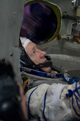 Frank De Winne training in the Soyuz mockup, OasISS mission, 2009.