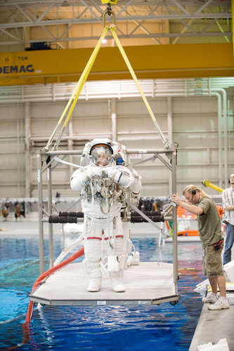 John Olivas and Christer Fuglesang are lowered into the water for spacewalk training