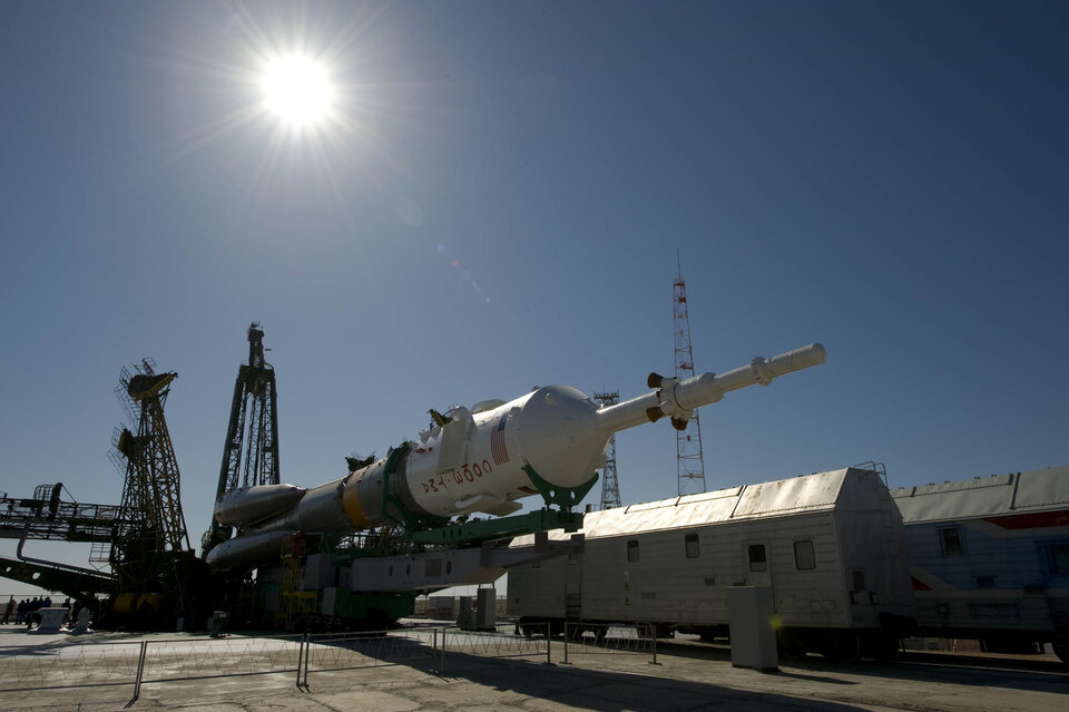 Roll-out of the Soyuz launcher