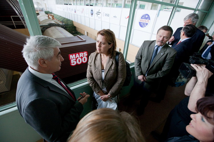 Simonetta Di Pippo is briefed during her visit to the Mars500 facility at IBMP in Moscow, Russia