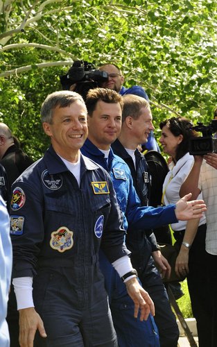 Soyuz TMA-15 crew leave the Cosmonaut Hotel