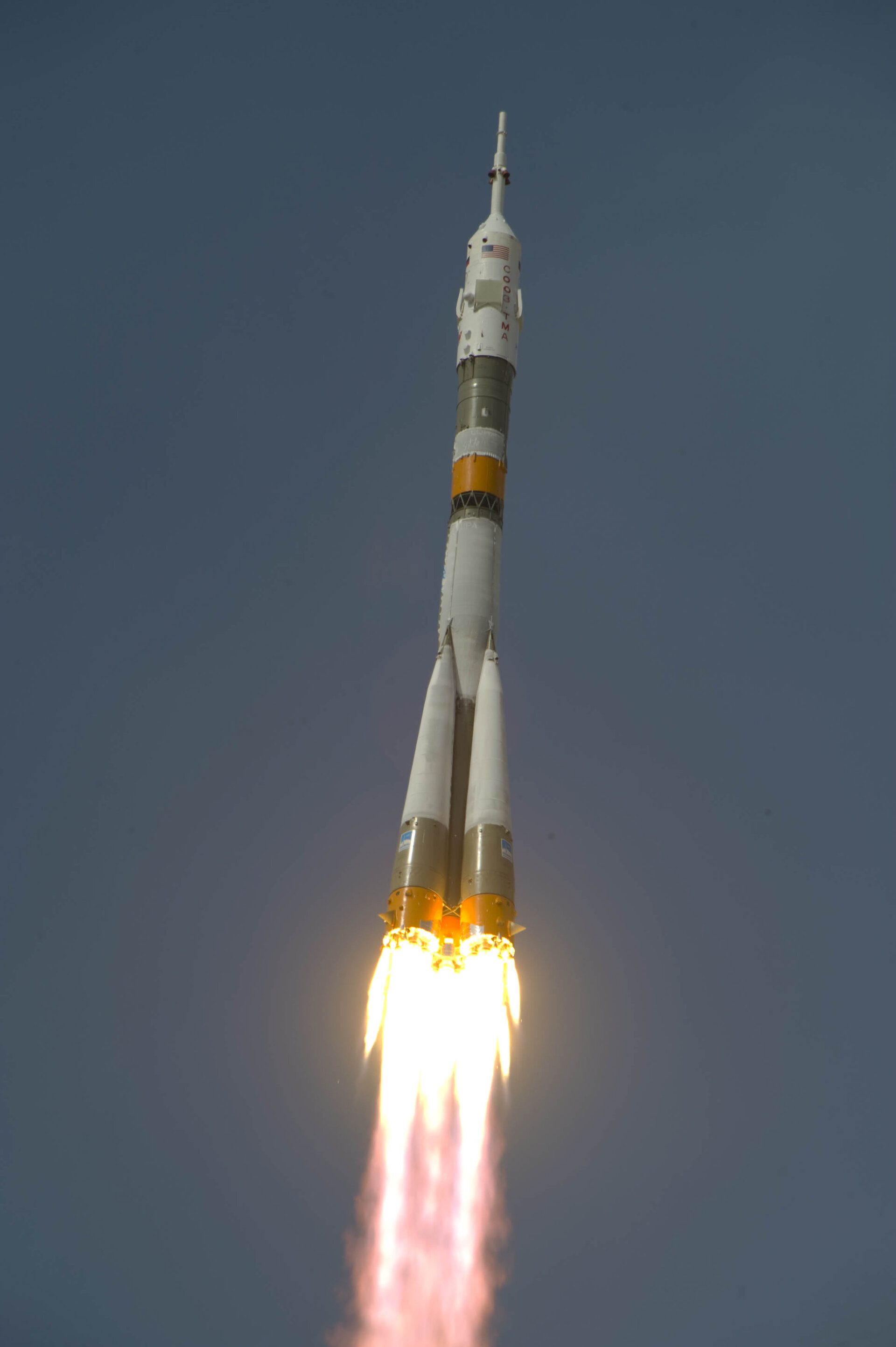 The Soyuz TMA-15 launches from the Baikonur Cosmodrome in Kazakhstan at 12:34 CEST on 27 May 2009