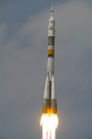 The Soyuz TMA-15 launches from the Baikonur Cosmodrome in Kazakhstan at 12:34 CEST on 27 May 2009