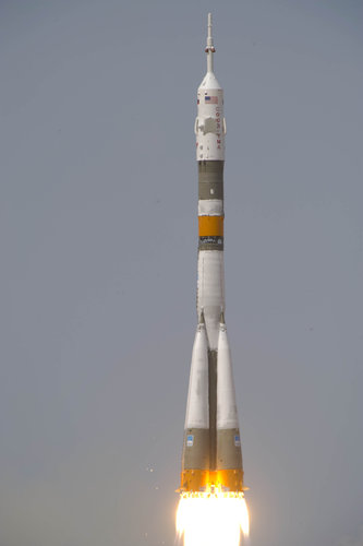 The Soyuz TMA-15 launches from the Baikonur Cosmodrome in Kazakhstan at 12:34 CEST on 27 May 2009