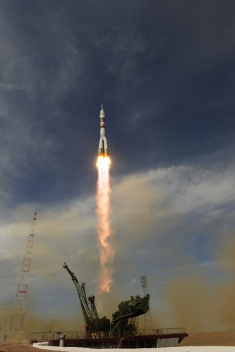 The Soyuz TMA-15 launches from the Baikonur Cosmodrome in Kazakhstan at 12:34 CEST on 27 May 2009