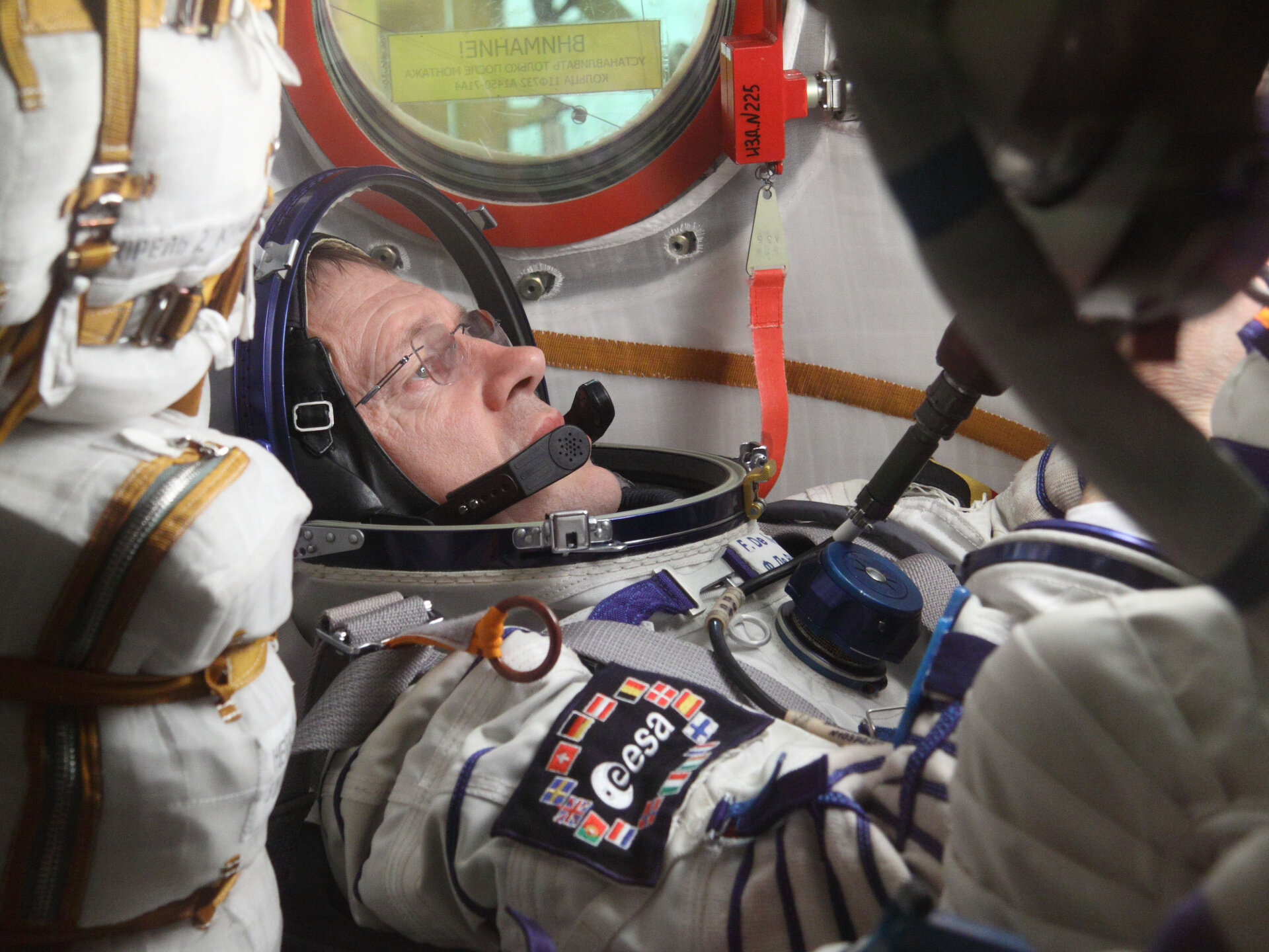 L’astronaute Frank De Winne à l’étroit dans la capsule récupérable du Soyouz TMA-15