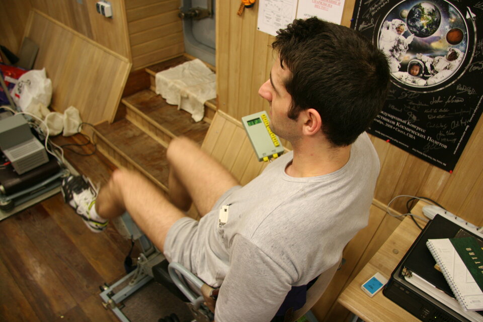 Oliver exercising on the bicycle ergometer