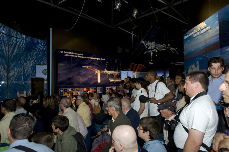 Public in the ESA Pavilion at the Paris Air Show