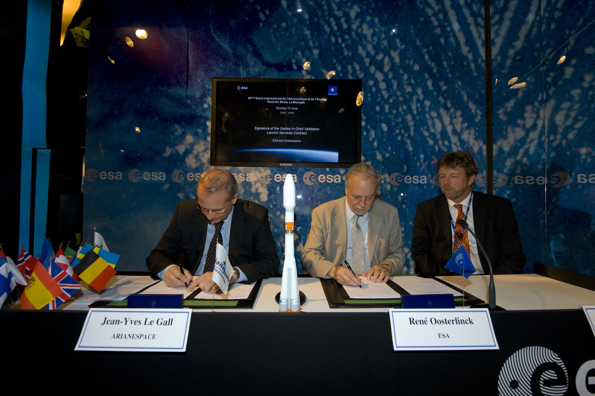 Signature of the Galileo In-Orbit Validation Launch Services Contract