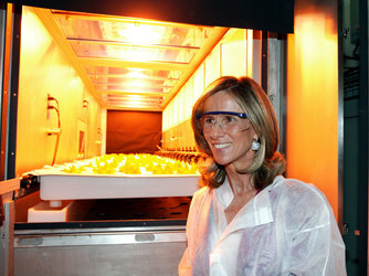 Spanish Minister Garmendia visits the MELiSSA pilot plant during the inauguration on 4 June 2009