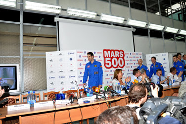 The crew attend a press conference following the completion of their 105-day Mars mission simulation