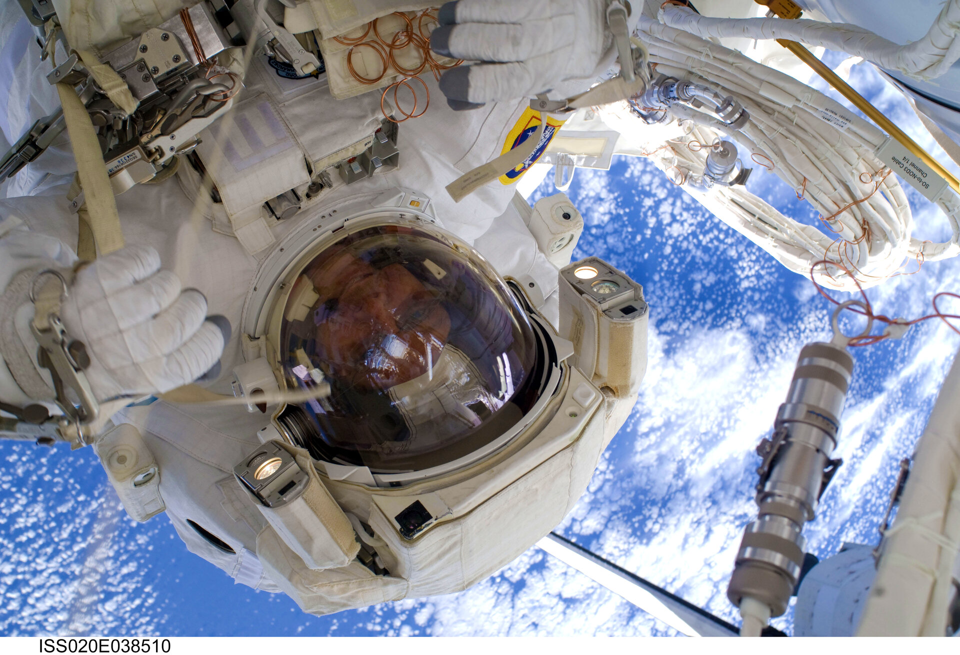 Christer Fuglesang participates in the third STS-128 spacewalk