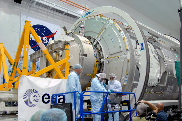 Cupola is mated to the Tranquility node in NASA's Space Station Processing Facility