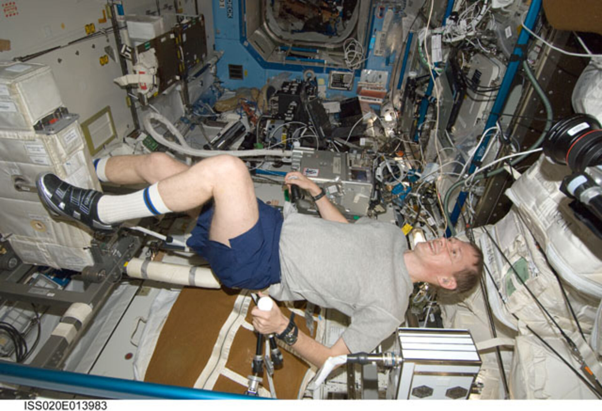 Entraînement quotidien de Frank De Winne à bord de l’ISS (International Space Station)