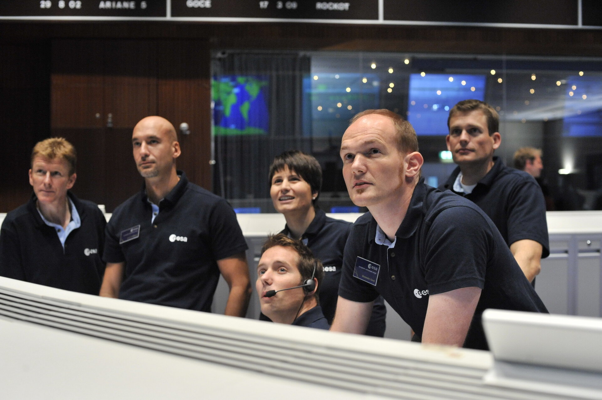 ESA astronauts take part in simulation familiarization training with the CryoSat-2 team at ESOC