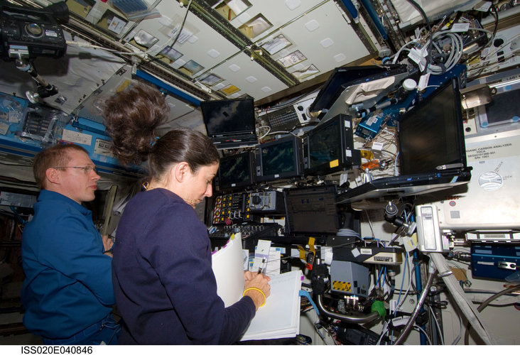 Monitoring the unpiloted Japanese H-II Transfer Vehicle as it approaches the ISS