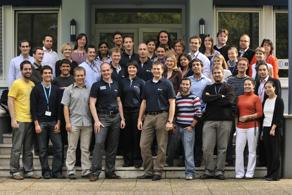 New astronauts meet Young Graduate Trainees and engineers at ESOC