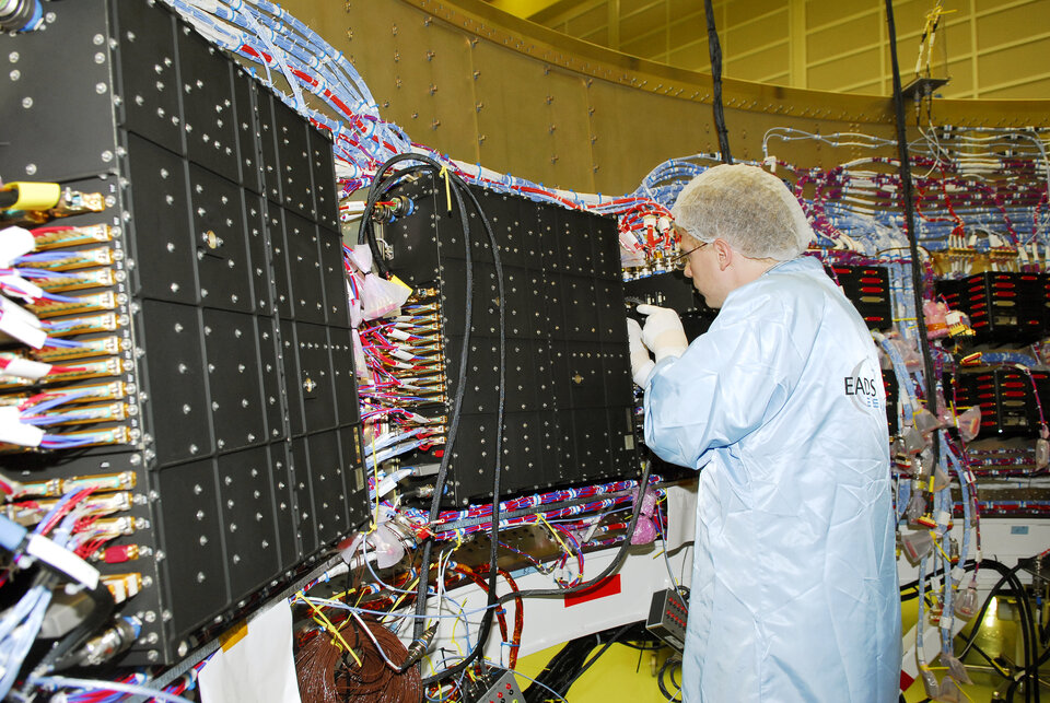 Unpacking of the ATV-2 Cargo carrier in Bremen