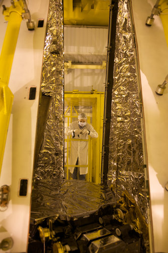 Half-shells of fairing closing to encapsulate SMOS and Proba-2