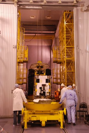 Proba-2 moved with dolly towards Breeze