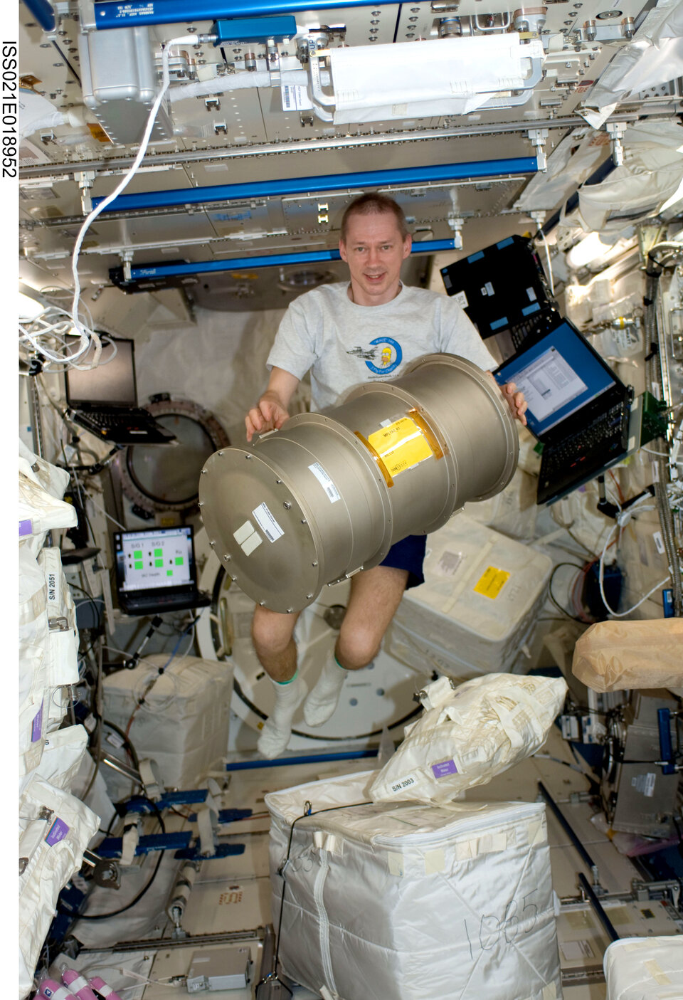ESA astronaut Frank de Winne working with Materials Science Laboratory