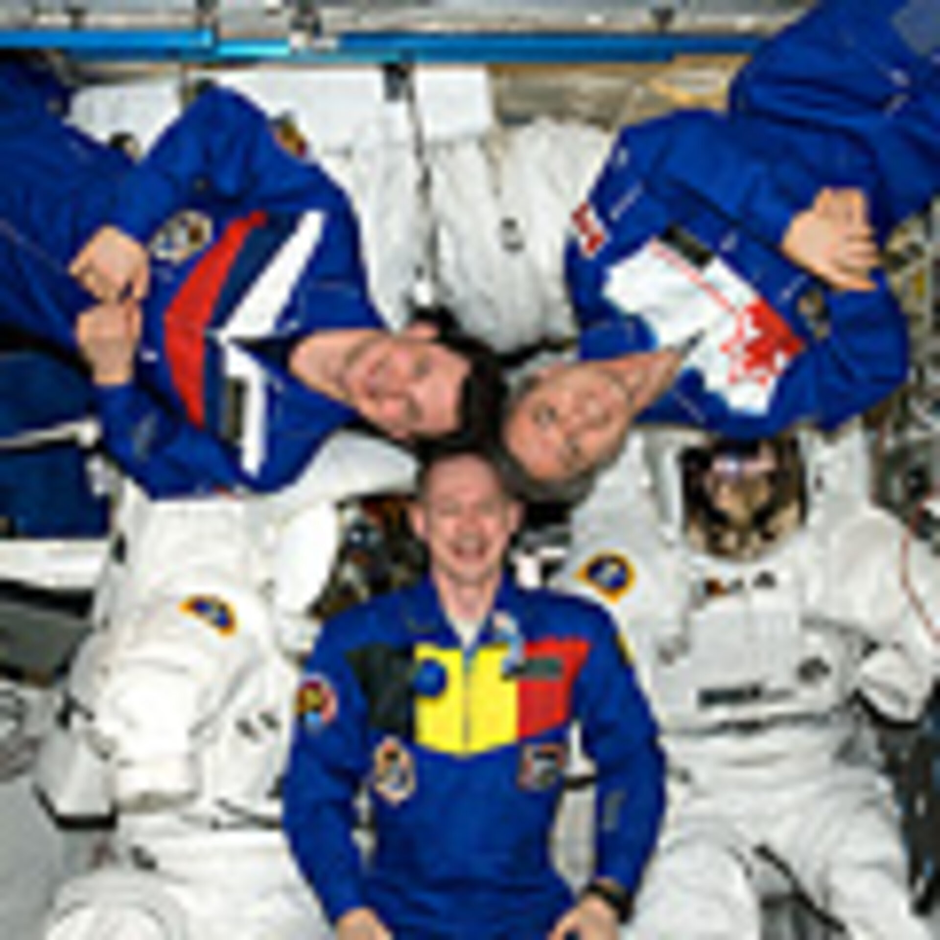 Soyuz TMA-15  crew: Frank De Winne, Roman Romanenko and Bob Thirsk
