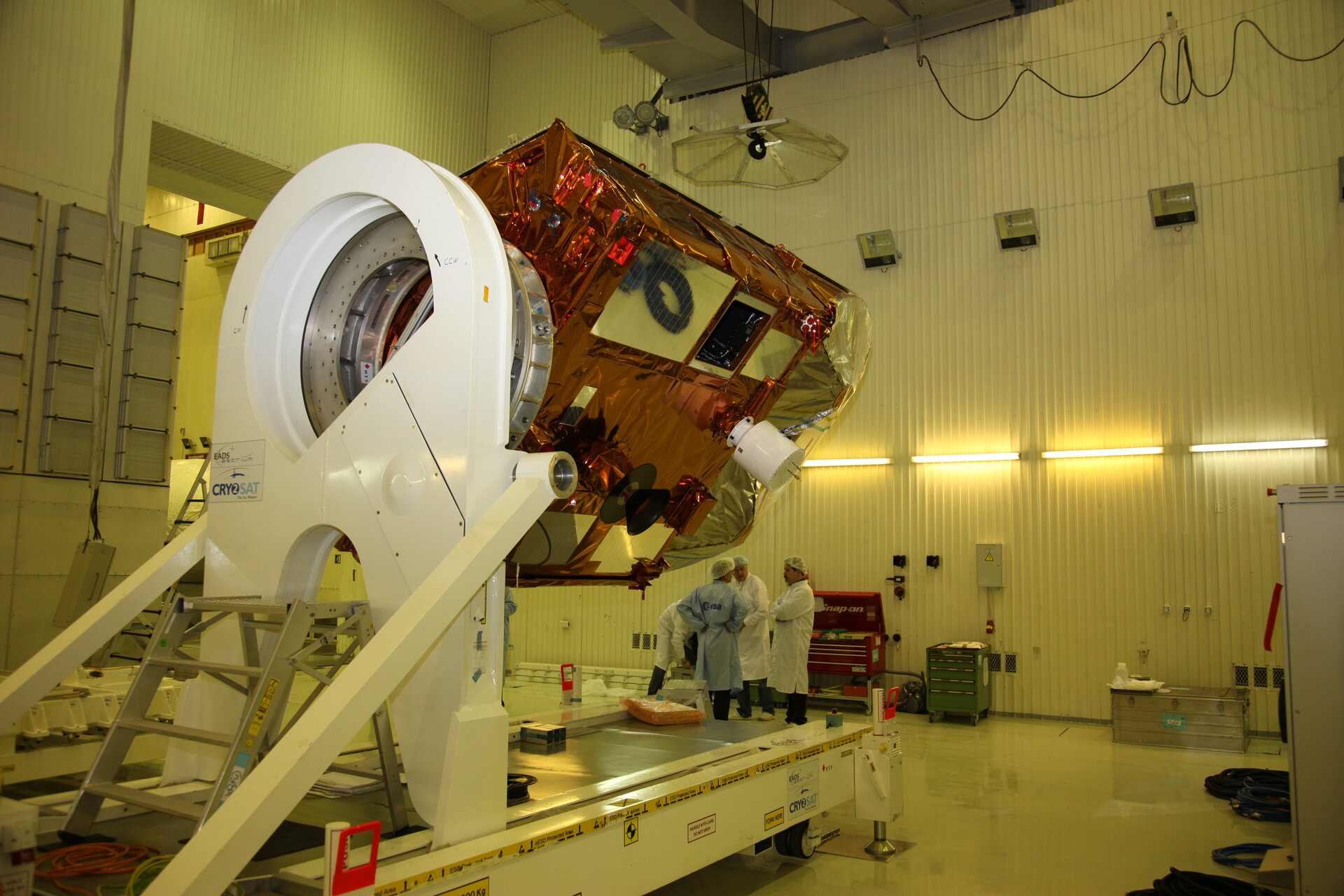 CryoSat-2 on the multipurpose trolley