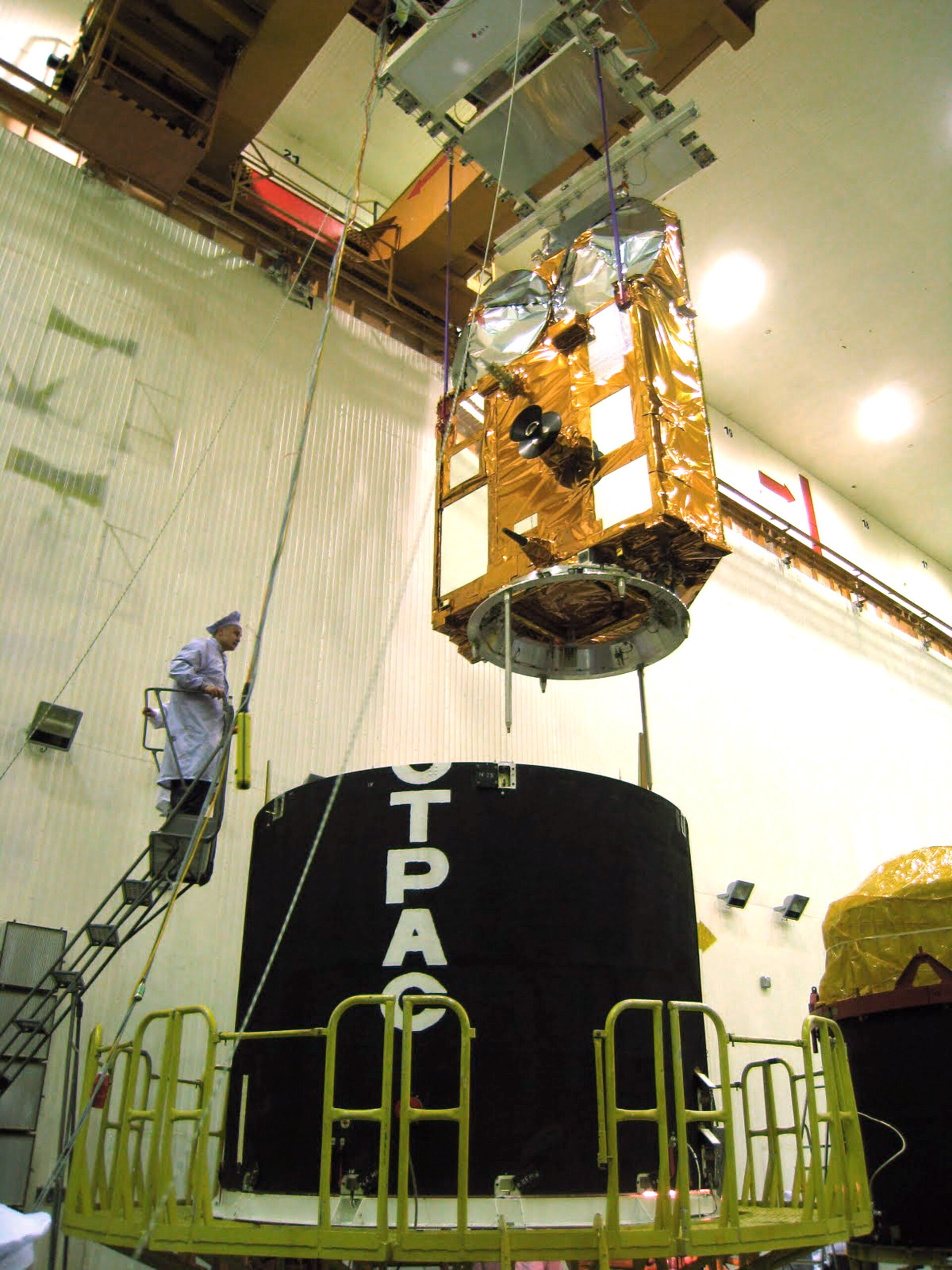 CryoSat-2 being lowered onto the space head module