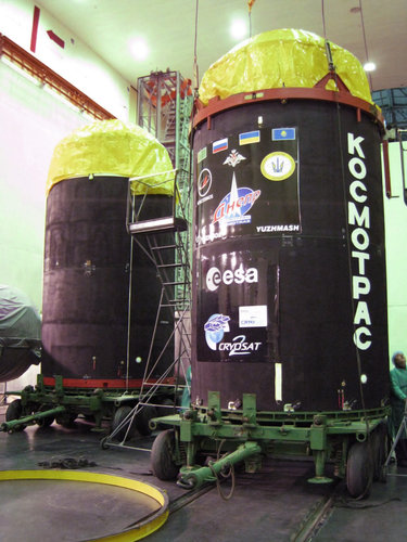 CryoSat-2 space head next to Tandem-X space head